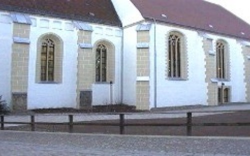Die Alltagskirche, in der sich heute die Aula der Schule befindet